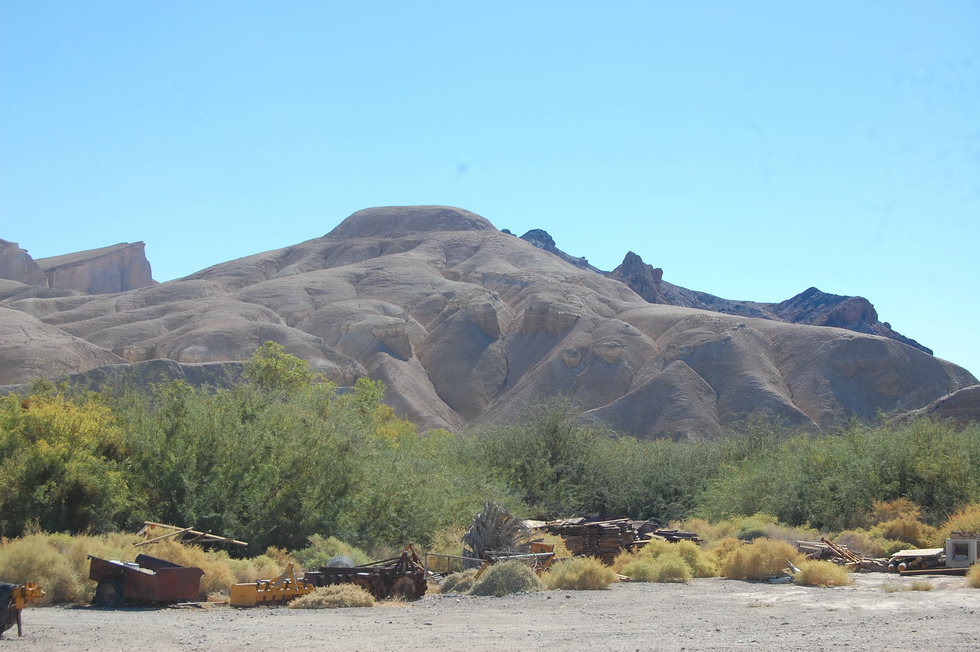 Travels to Las Vegas to visit family, desert excursion, eating together DSC_7003