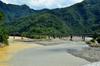 next photo: silted confluence of Beishi 北勢溪 and Nanshi 南勢溪 streams