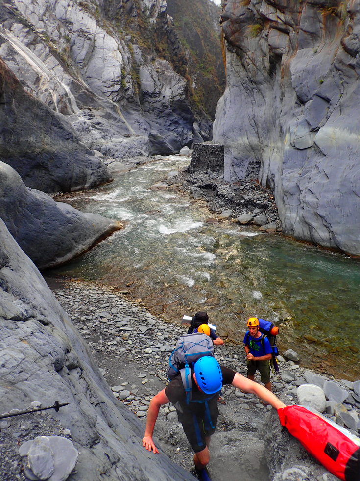 Danda stream 丹大溪 Hot springs survey P2280485