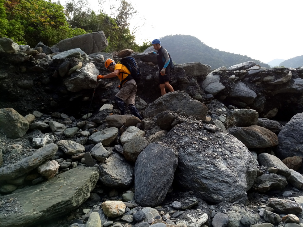 Heping river 和平溪 to Mohen hot springs 莫很溫泉 IMG_20190405_082116_4