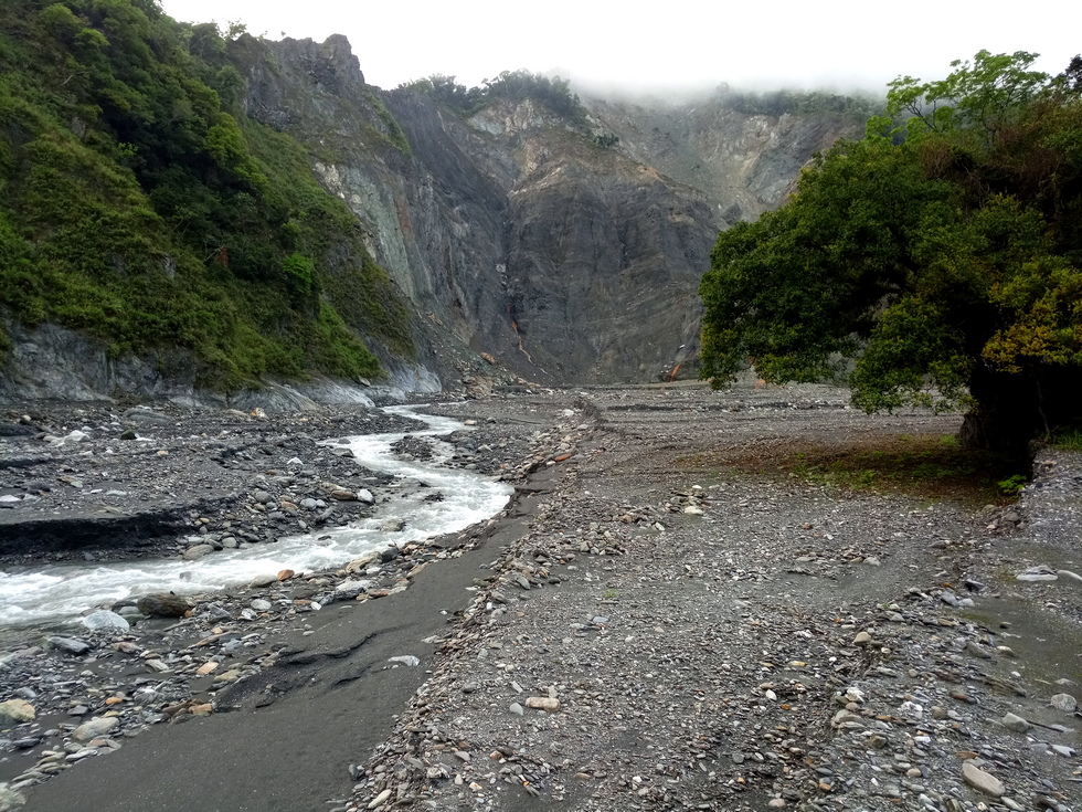 Heping river 和平溪 to Mohen hot springs 莫很溫泉 IMG_20190406_055533_1